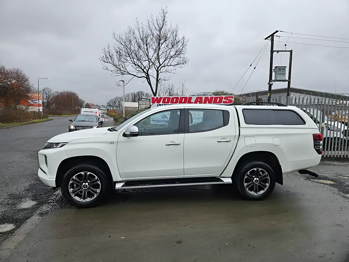 Used 2021 Mitsubishi L200 Trojan White - Interior and Exterior details 4