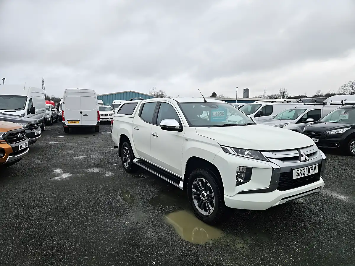 Used 2021 Mitsubishi L200 Trojan White - Front View
