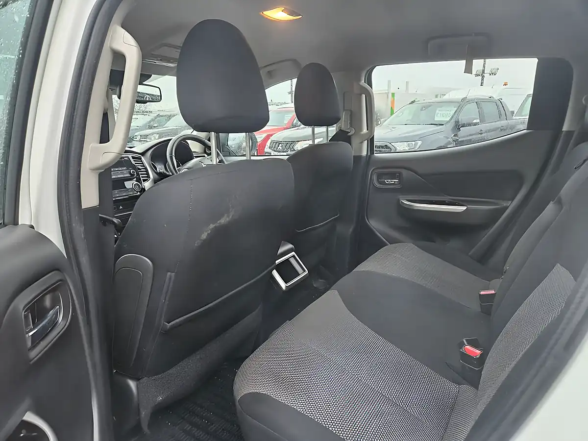 Used 2021 Mitsubishi L200 Trojan White - Interior and Exterior details 10