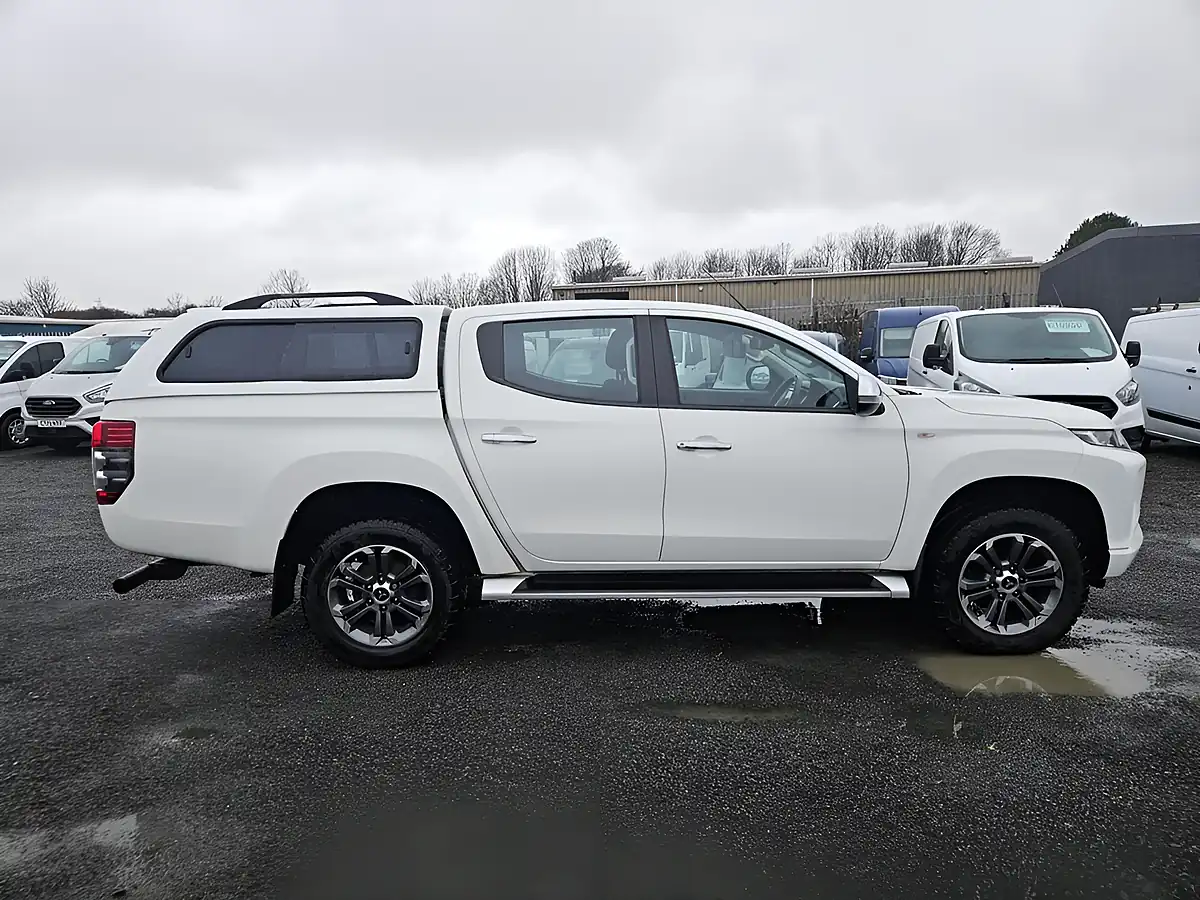 Used 2021 Mitsubishi L200 Trojan White - Interior and Exterior details 2