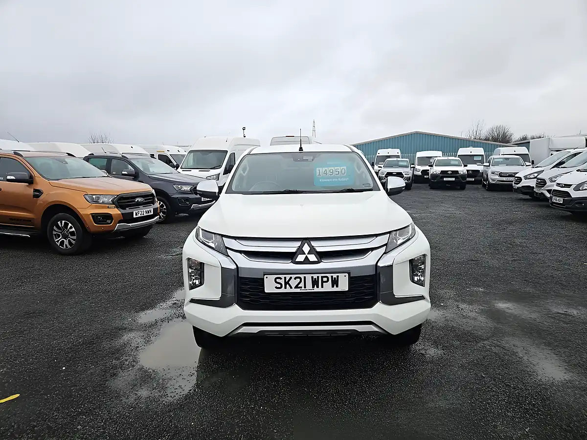 Used 2021 Mitsubishi L200 Trojan White - Interior and Exterior details 3