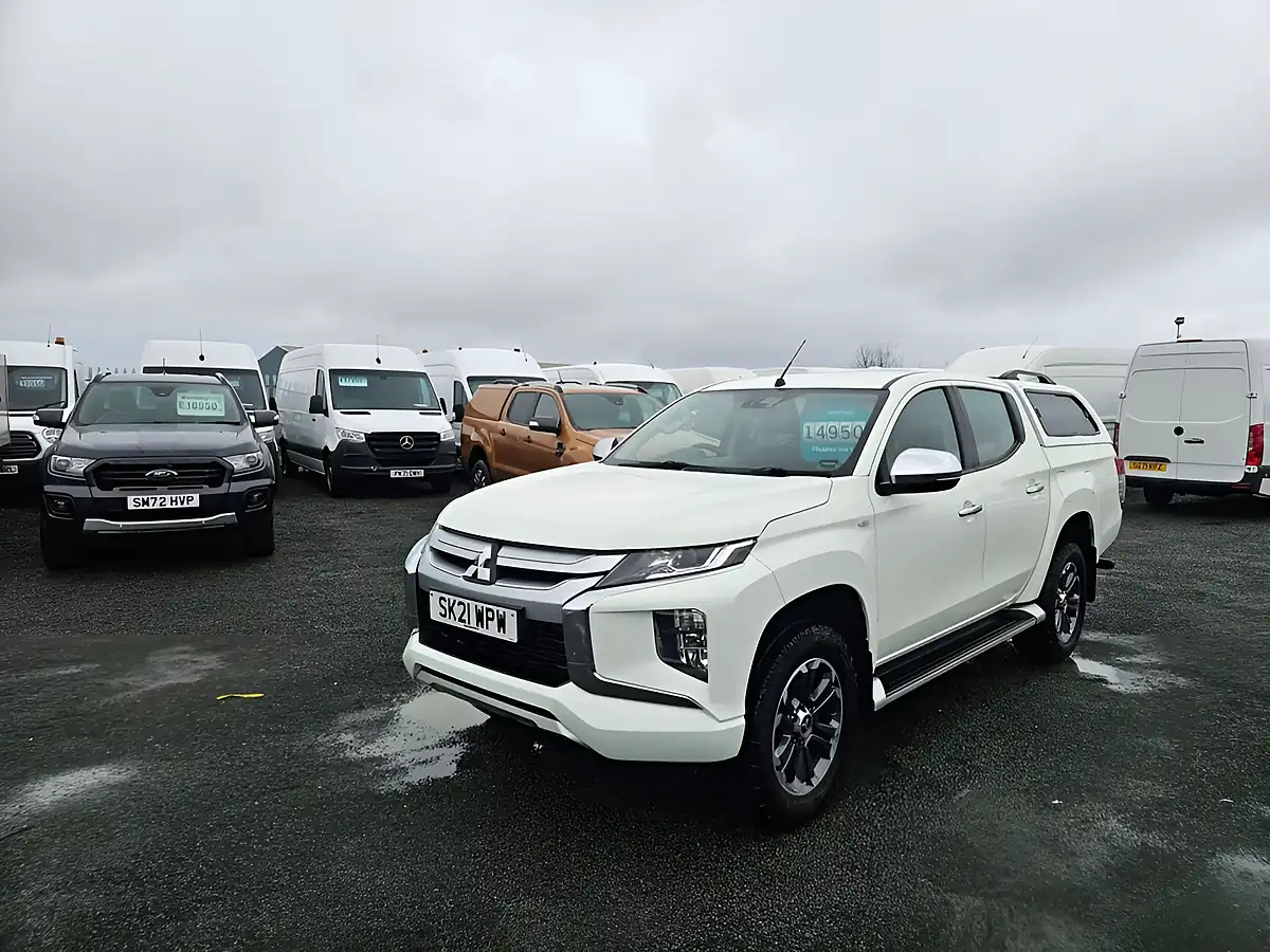 Used 2021 Mitsubishi L200 Trojan White - Interior and Exterior details 4