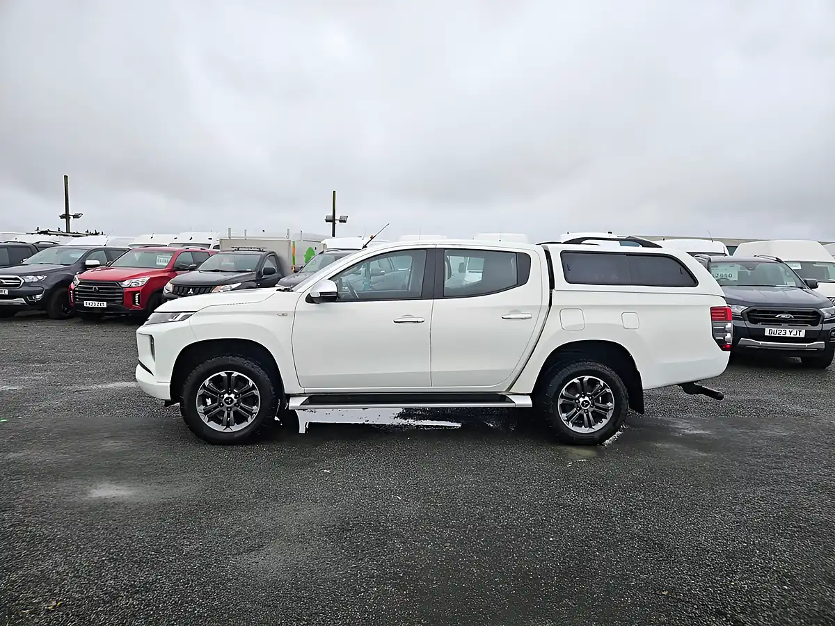 Used 2021 Mitsubishi L200 Trojan White - Interior and Exterior details 5