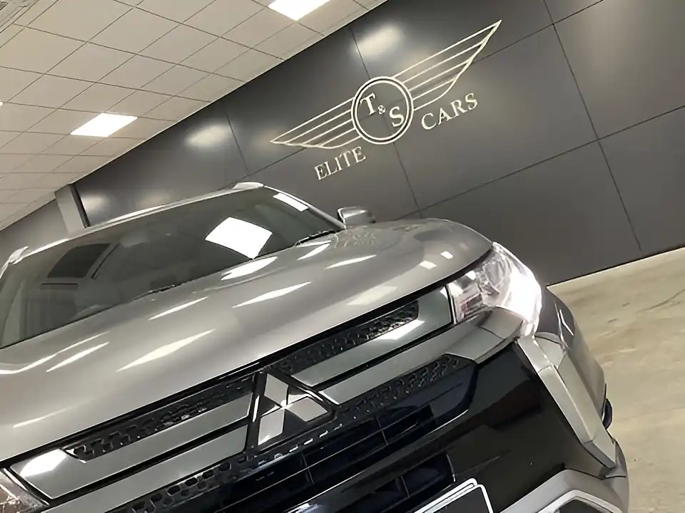Used 2021 Mitsubishi Outlander Dynamic Grey - Interior and Exterior details 11