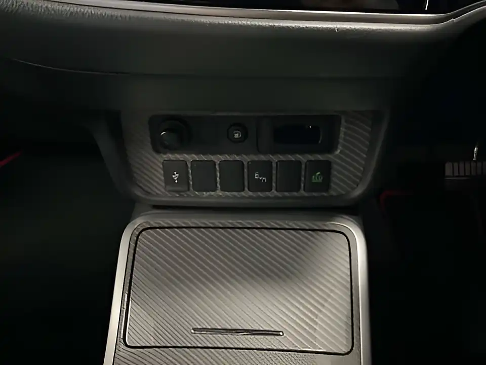 Used 2021 Mitsubishi Outlander Dynamic Grey - Interior and Exterior details 14