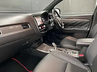 Used 2021 Mitsubishi Outlander Dynamic Grey - Interior and Exterior details 16