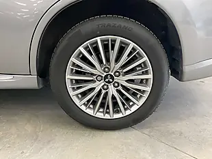 Used 2021 Mitsubishi Outlander Dynamic Grey - Interior and Exterior details 19