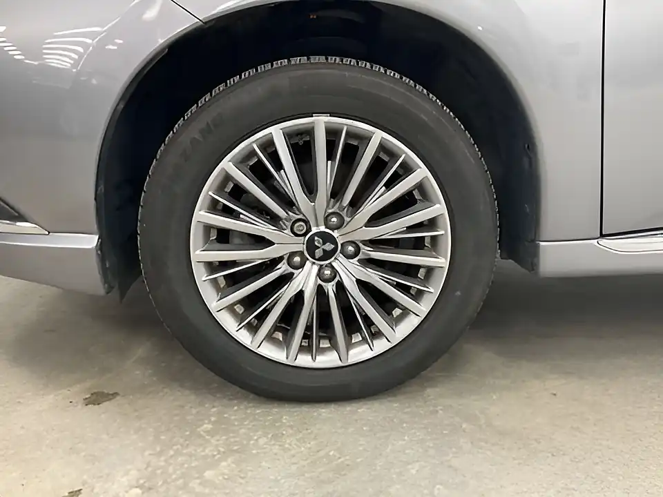 Used 2021 Mitsubishi Outlander Dynamic Grey - Interior and Exterior details 20