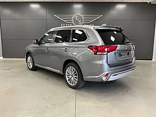 Used 2021 Mitsubishi Outlander Dynamic Grey - Interior and Exterior details 3