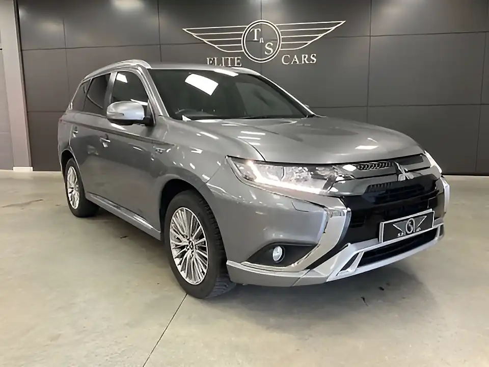 Used 2021 Mitsubishi Outlander Dynamic Grey - Interior and Exterior details 4