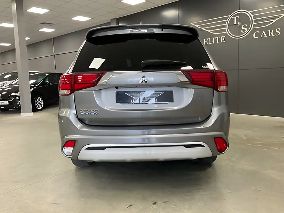Used 2021 Mitsubishi Outlander Dynamic Grey - Interior and Exterior details 7