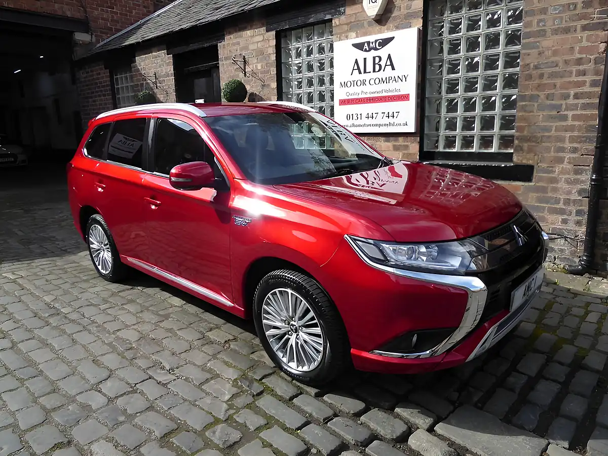 Used 2021 Mitsubishi Outlander Dynamic Red - Front View
