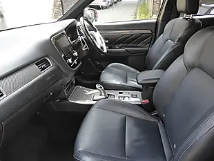 Used 2021 Mitsubishi Outlander Dynamic Red - Interior and Exterior details 11
