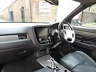 Used 2021 Mitsubishi Outlander Dynamic Red - Interior and Exterior details 12