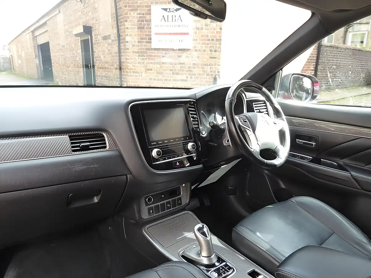 Used 2021 Mitsubishi Outlander Dynamic Red - Interior and Exterior details 12