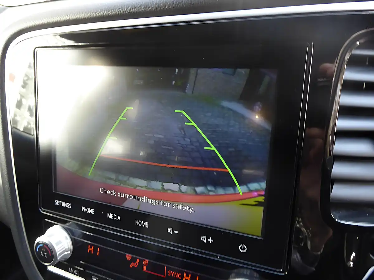 Used 2021 Mitsubishi Outlander Dynamic Red - Interior and Exterior details 14