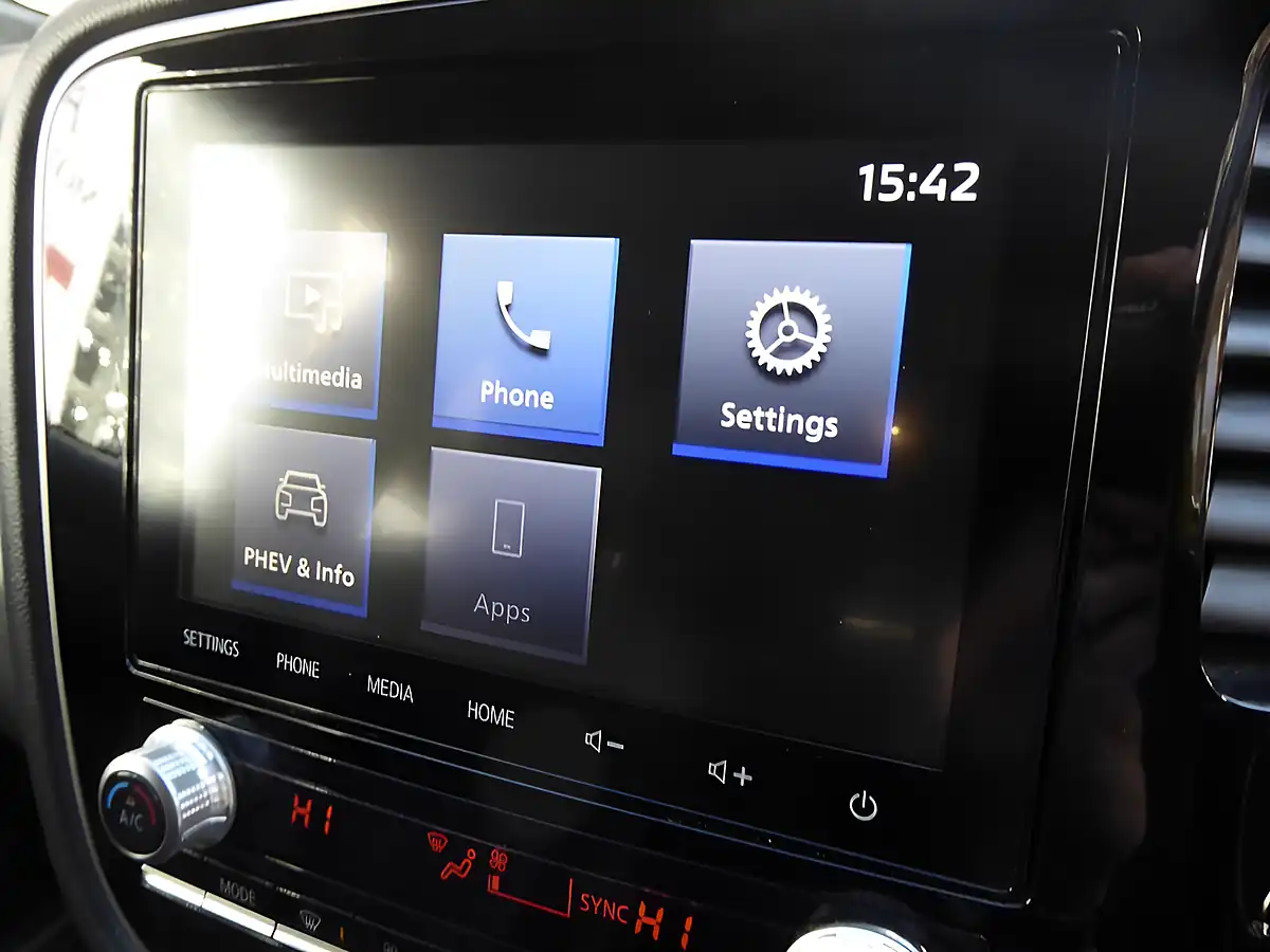 Used 2021 Mitsubishi Outlander Dynamic Red - Interior and Exterior details 16