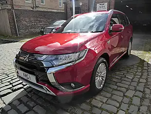 Used 2021 Mitsubishi Outlander Dynamic Red - Interior and Exterior details 3