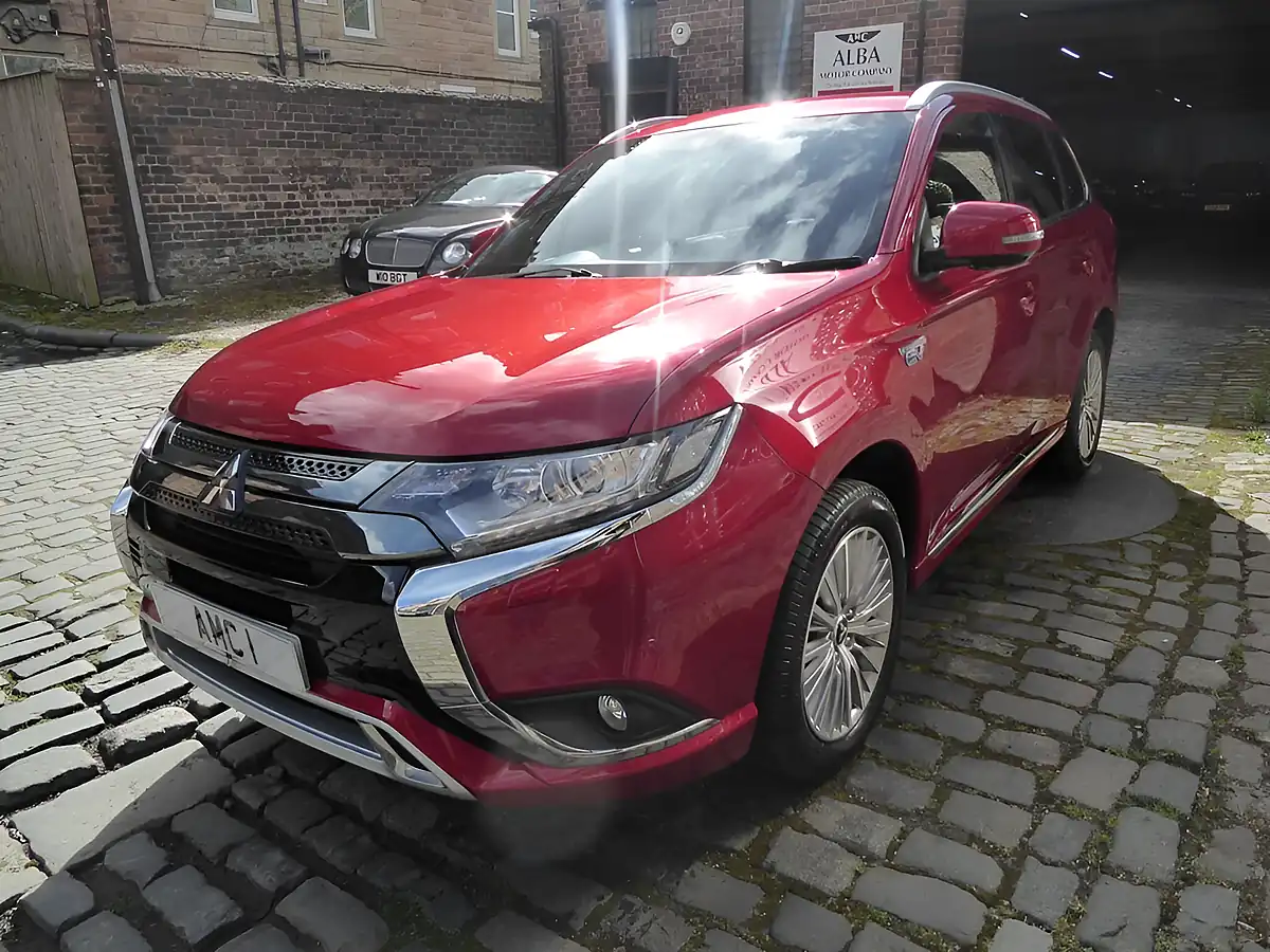Used 2021 Mitsubishi Outlander Dynamic Red - Interior and Exterior details 3