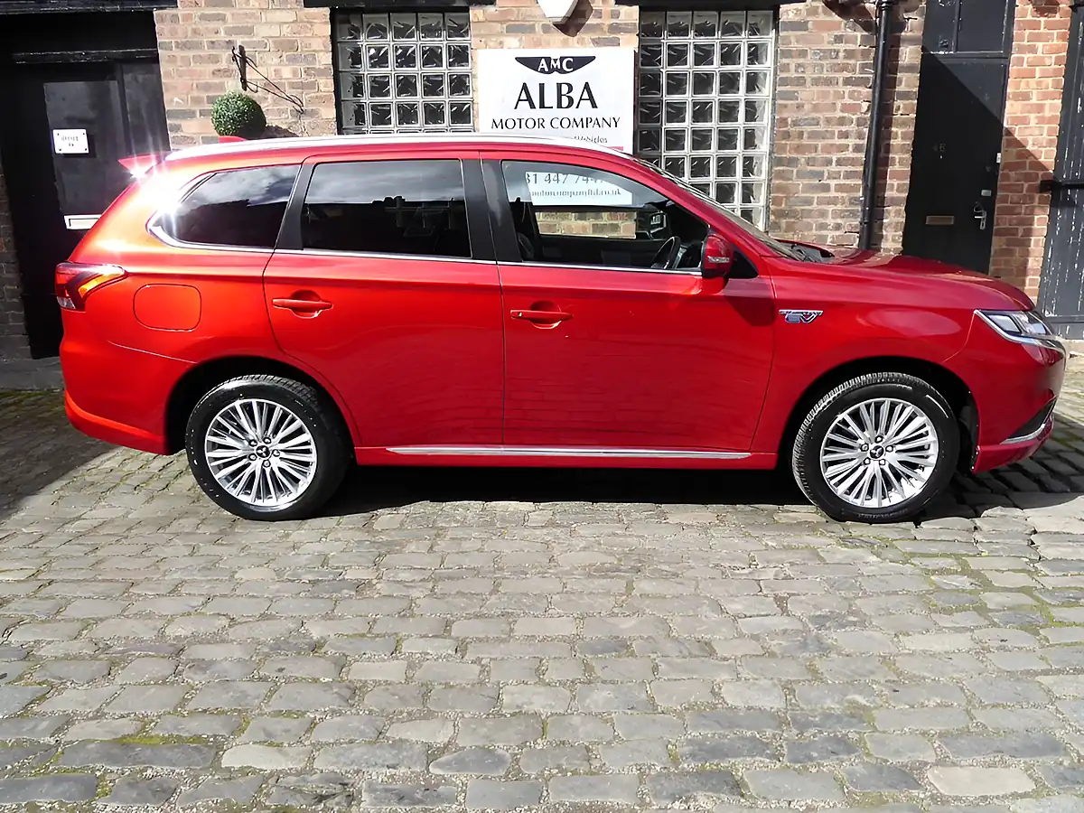 Used 2021 Mitsubishi Outlander Dynamic Red - Interior and Exterior details 7