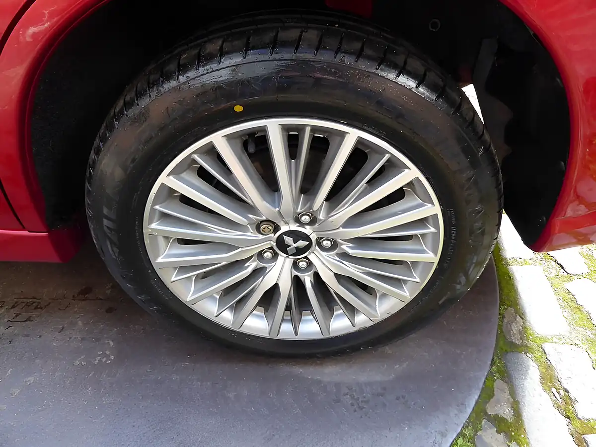 Used 2021 Mitsubishi Outlander Dynamic Red - Interior and Exterior details 9