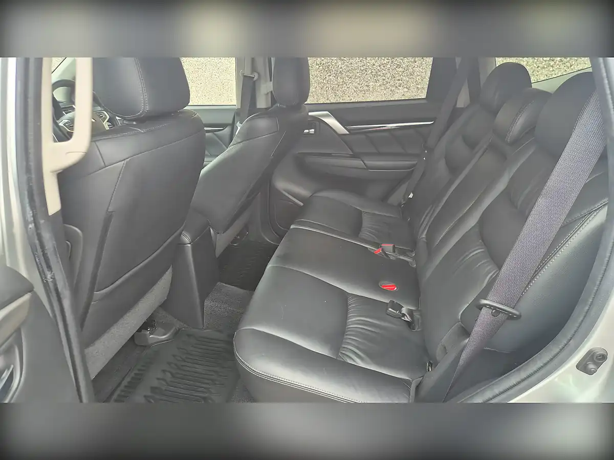 Used 2021 Mitsubishi Shogun Sport 3 Silver - Interior and Exterior details 14