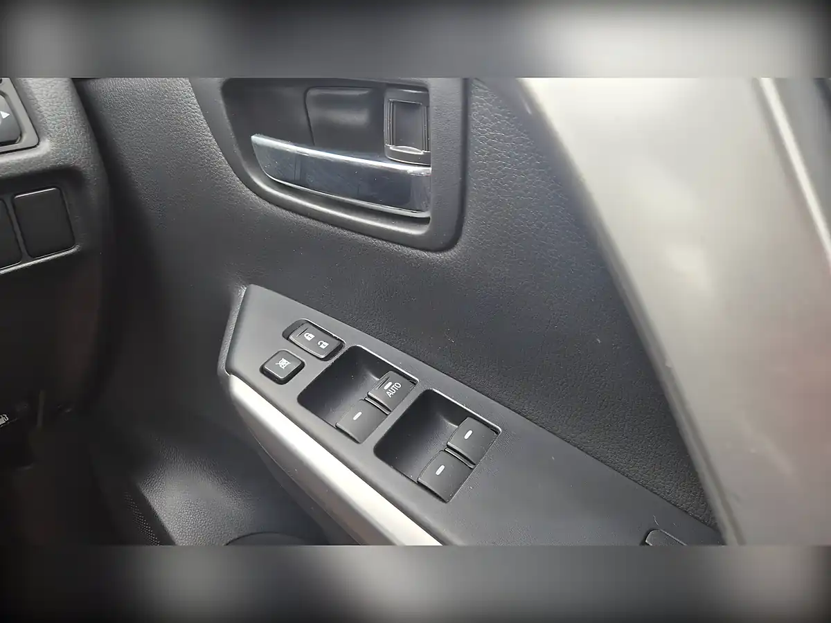 Used 2021 Mitsubishi Shogun Sport 3 Silver - Interior and Exterior details 15