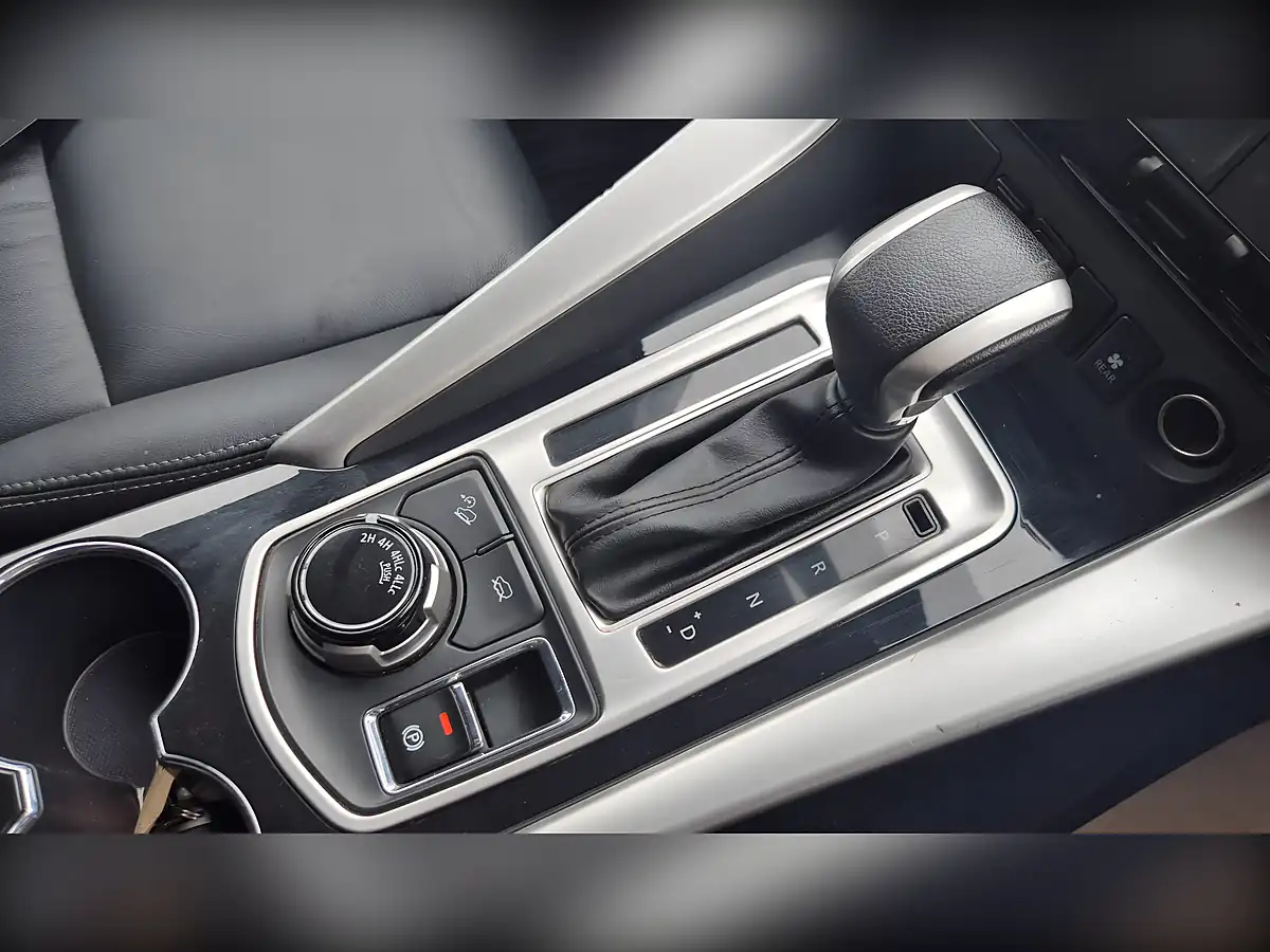 Used 2021 Mitsubishi Shogun Sport 3 Silver - Interior and Exterior details 19
