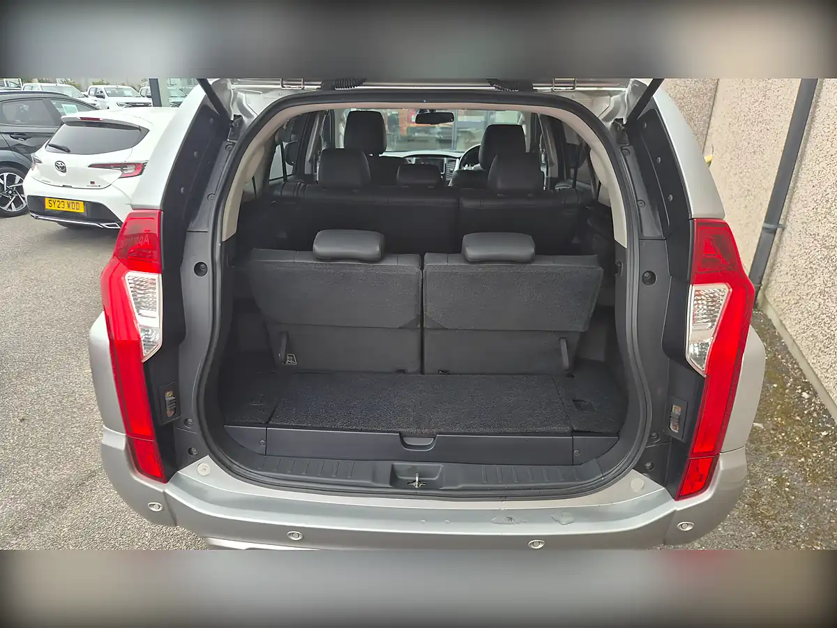 Used 2021 Mitsubishi Shogun Sport 3 Silver - Interior and Exterior details 8