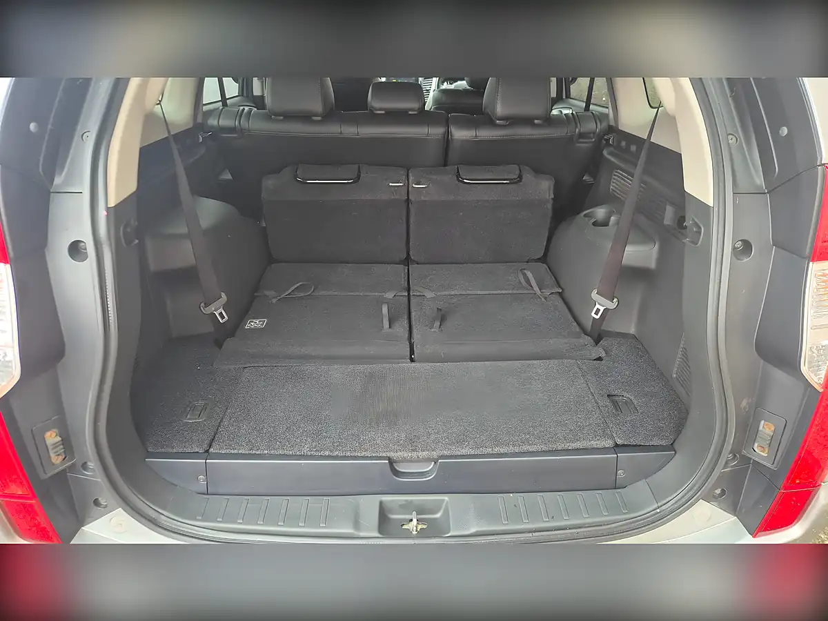 Used 2021 Mitsubishi Shogun Sport 3 Silver - Interior and Exterior details 9