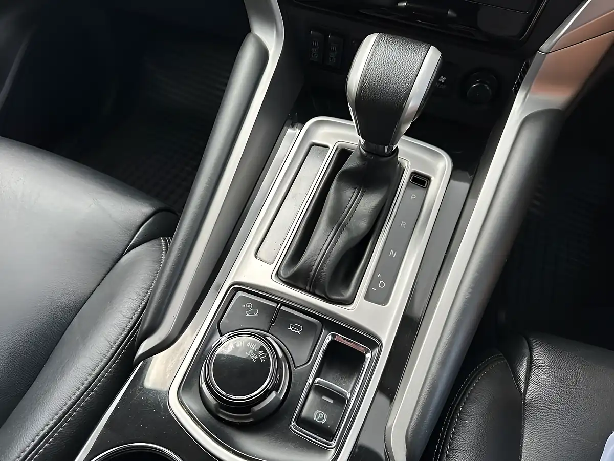 Used 2021 Mitsubishi Shogun Sport 4 Red - Interior and Exterior details 19