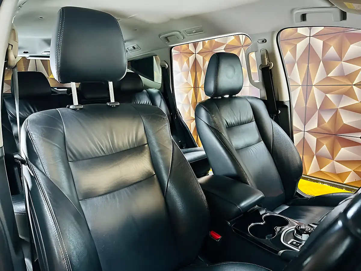 Used 2021 Mitsubishi Shogun Sport Black - Interior and Exterior details 10