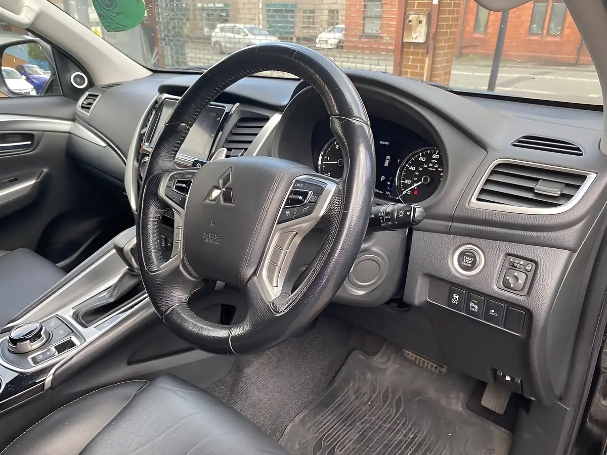 Used 2021 Mitsubishi Shogun Sport Commercial Black - Interior and Exterior details 12