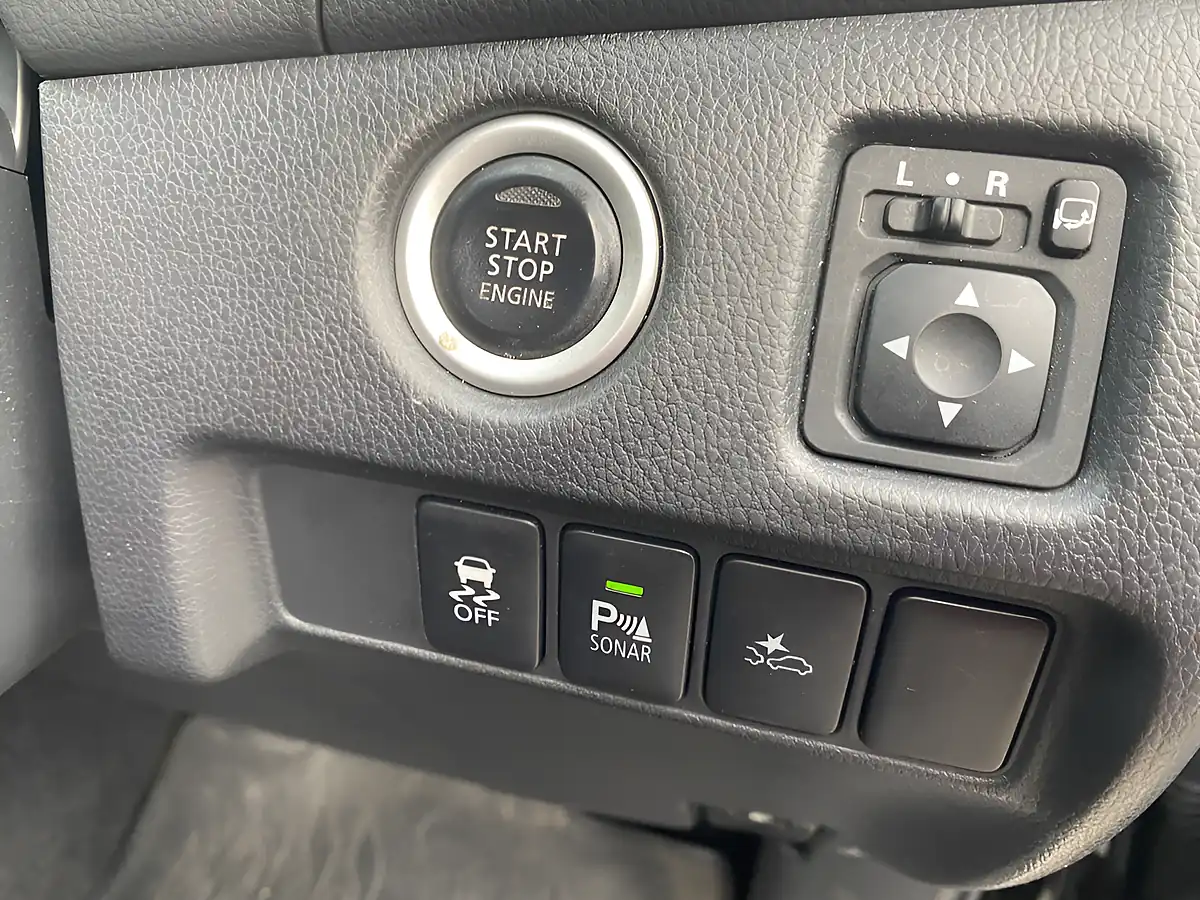 Used 2021 Mitsubishi Shogun Sport Commercial Black - Interior and Exterior details 14