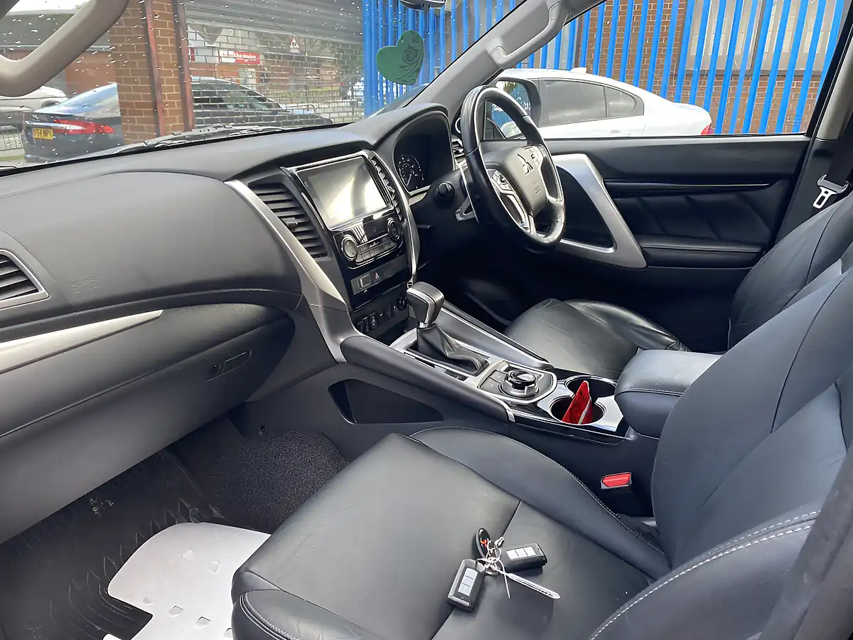Used 2021 Mitsubishi Shogun Sport Commercial Black - Interior and Exterior details 8