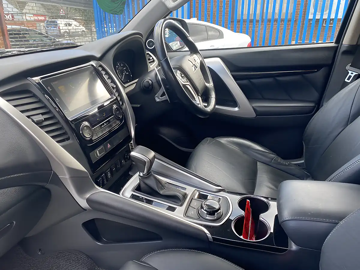 Used 2021 Mitsubishi Shogun Sport Commercial Black - Interior and Exterior details 9
