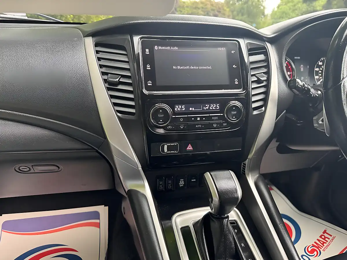 Used 2021 Mitsubishi Shogun Sport Silver - Interior and Exterior details 18