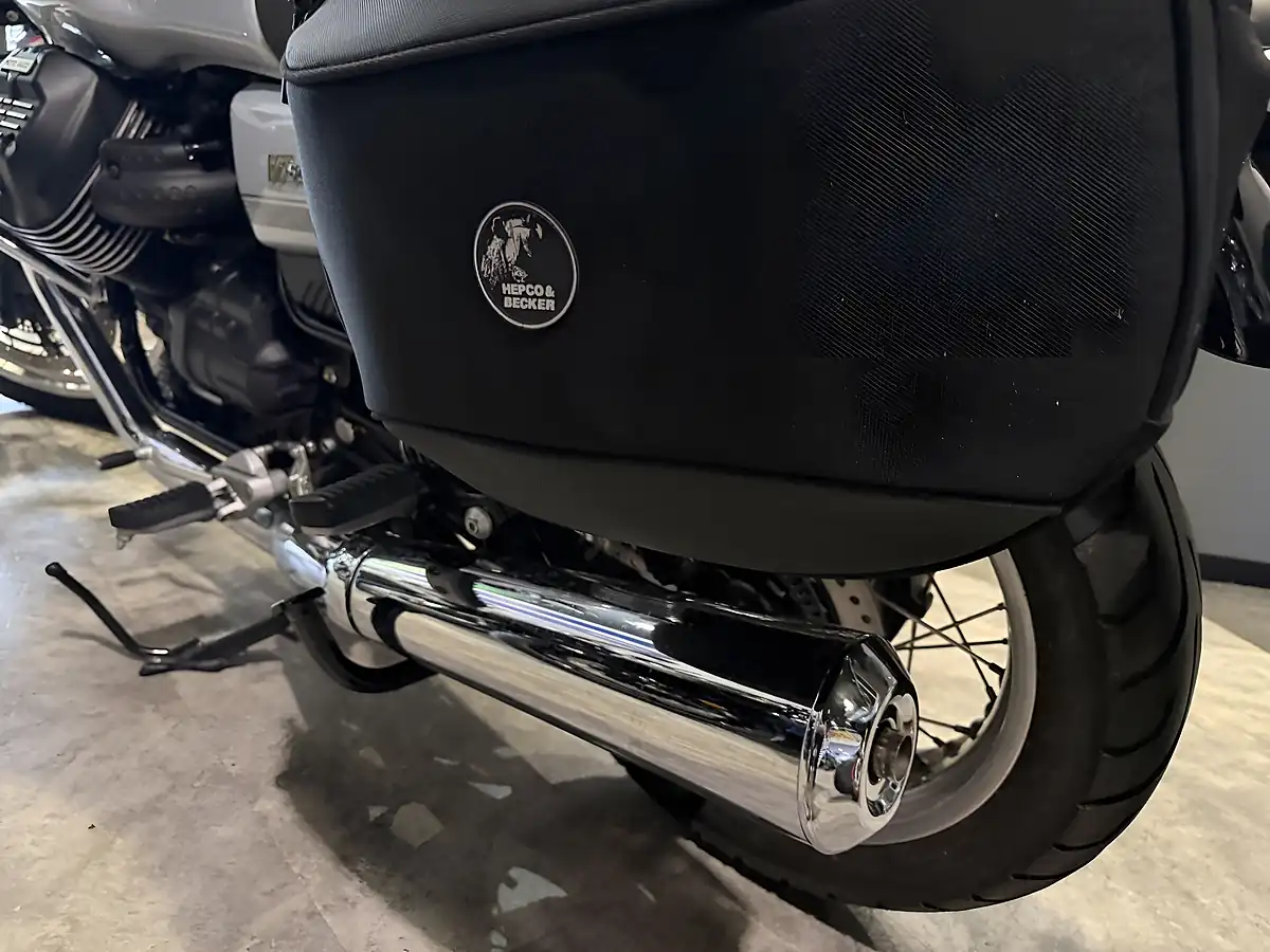 Used 2021 Moto Guzzi V7 853 Special Grey - Interior and Exterior details 11