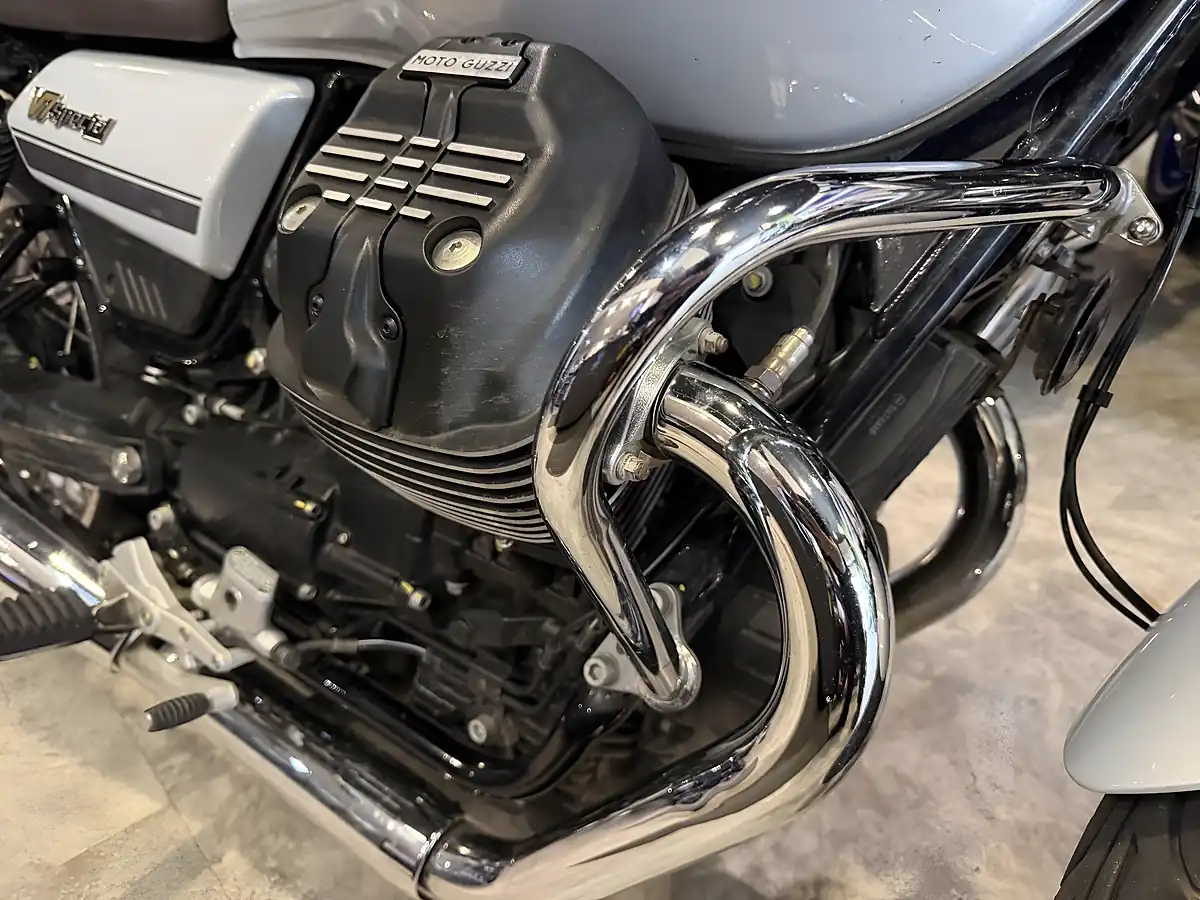 Used 2021 Moto Guzzi V7 853 Special Grey - Interior and Exterior details 8