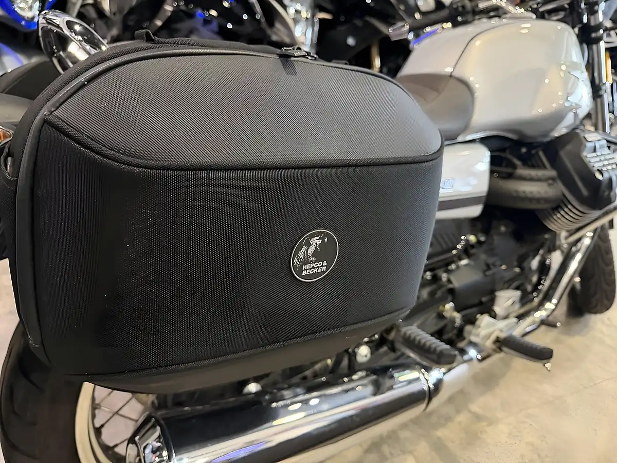 Used 2021 Moto Guzzi V7 853 Special Grey - Interior and Exterior details 9