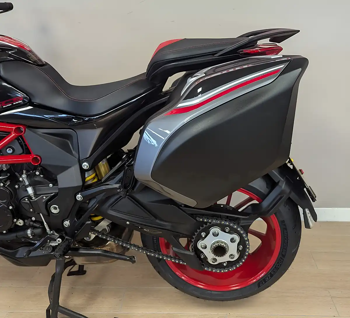 Used 2021 Mv Agusta Turismo Veloce 800 Veloce Rc Scs Red - Interior and Exterior details 12