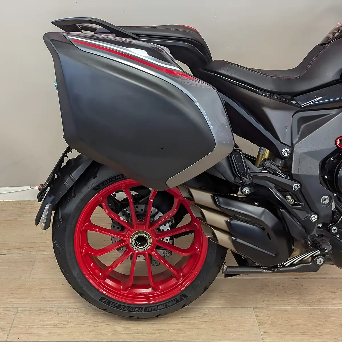 Used 2021 Mv Agusta Turismo Veloce 800 Veloce Rc Scs Red - Interior and Exterior details 2