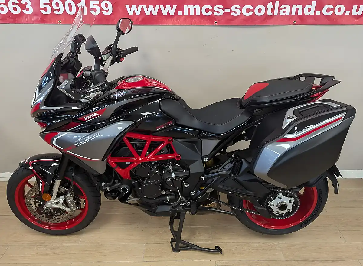 Used 2021 Mv Agusta Turismo Veloce 800 Veloce Rc Scs Red - Interior and Exterior details 9