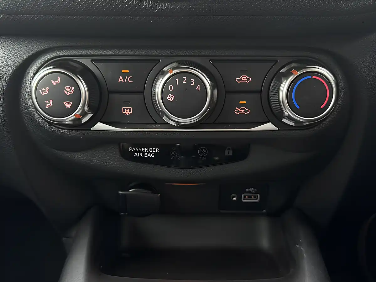 Used 2021 Nissan Juke Acenta Blue - Interior and Exterior details 9