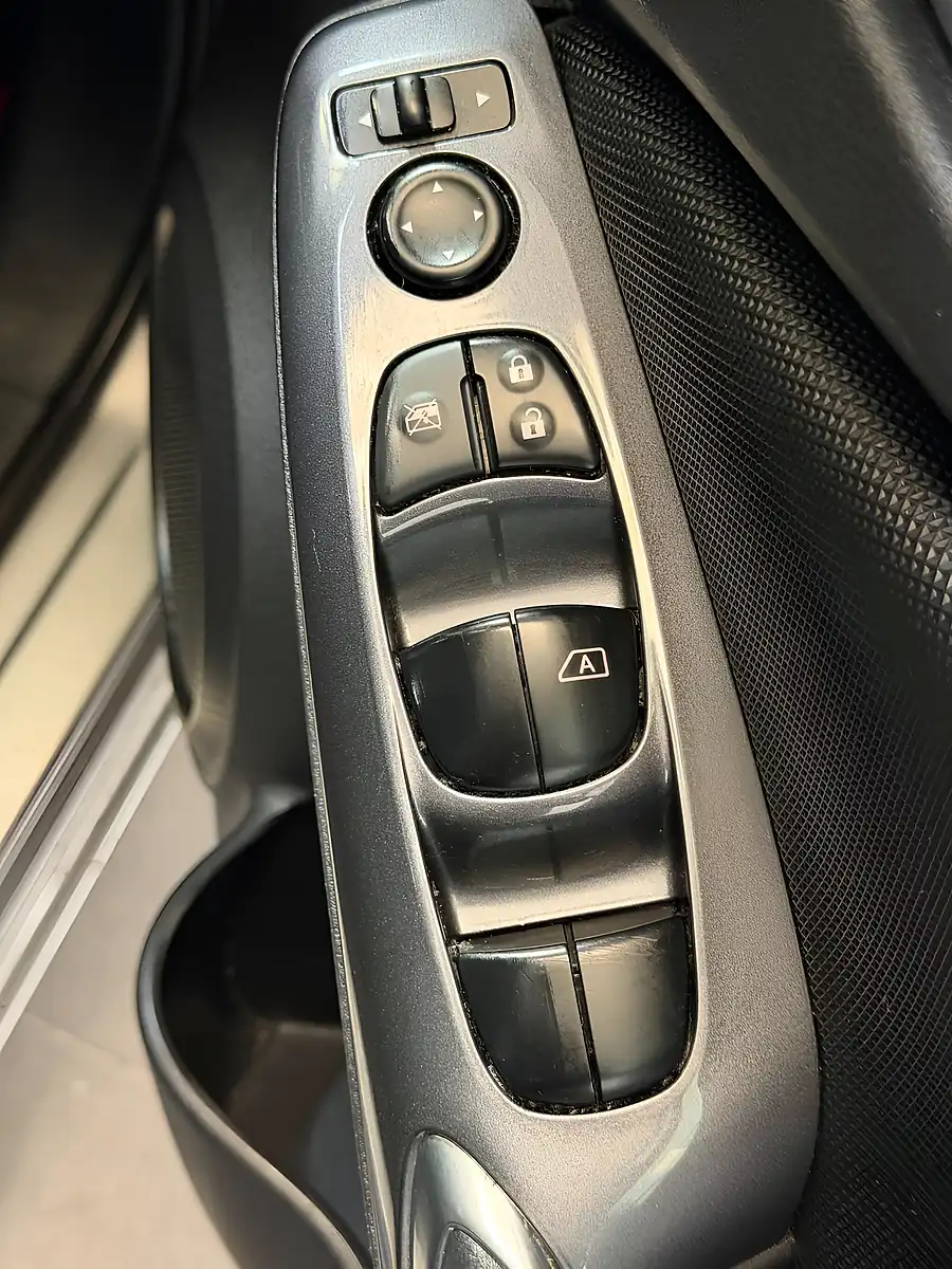 Used 2021 Nissan Juke Acenta Silver - Interior and Exterior details 18