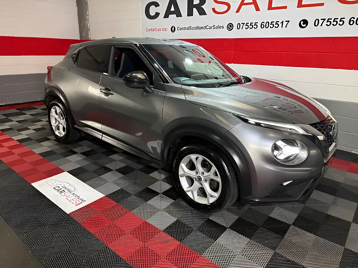 Used 2021 Nissan Juke N-Connecta Grey - Front View