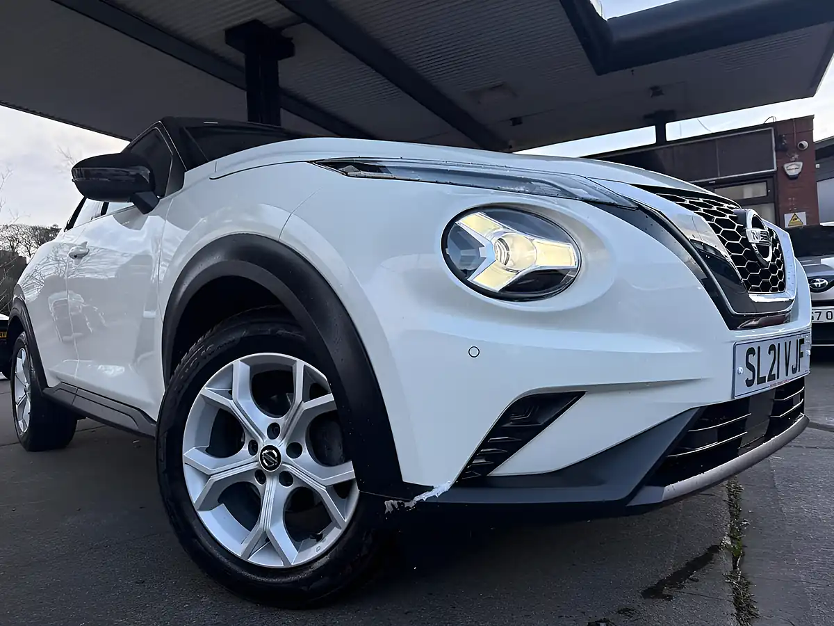 Used 2021 Nissan Juke N-Connecta White - Front View
