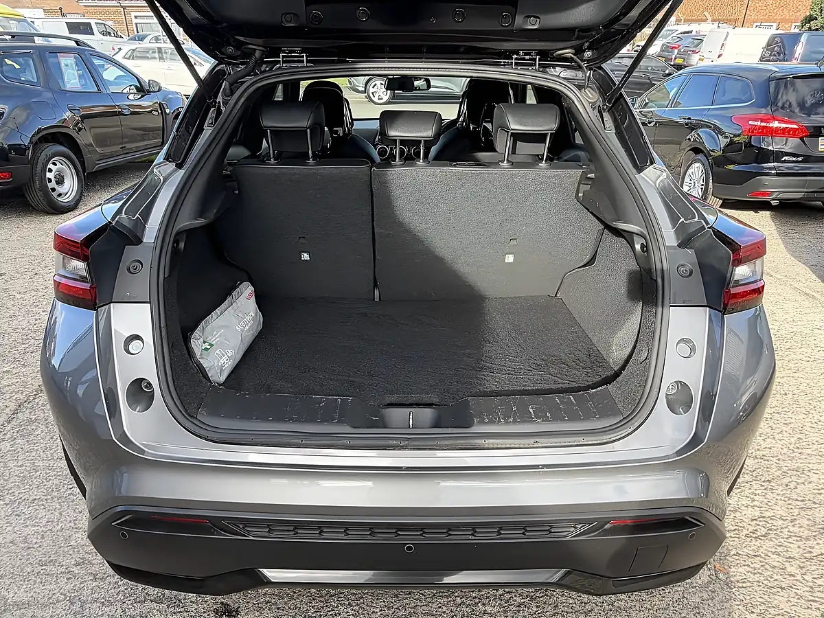Used 2021 Nissan Juke Tekna+ Grey Metallic - Interior and Exterior details 17