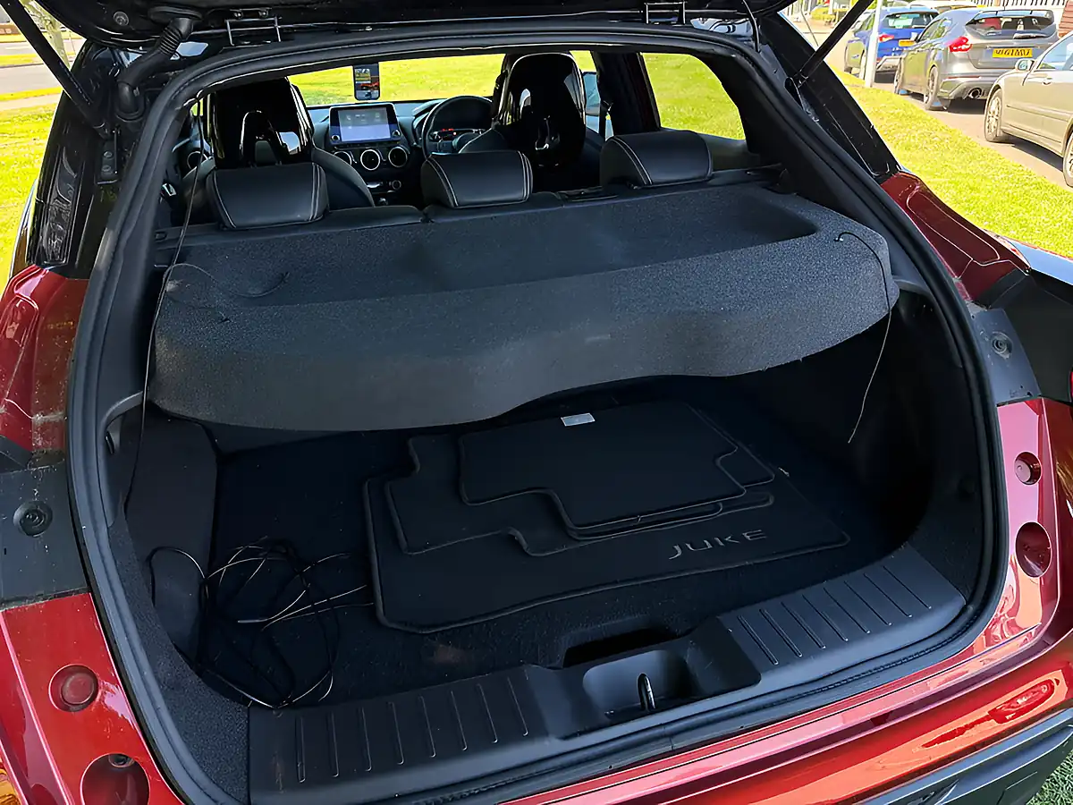 Used 2021 Nissan Juke Tekna Red - Interior and Exterior details 12