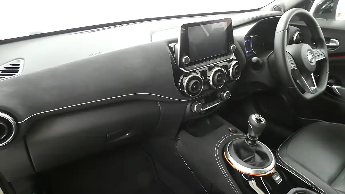 Used 2021 Nissan Juke Tekna+ White - Interior and Exterior details 6